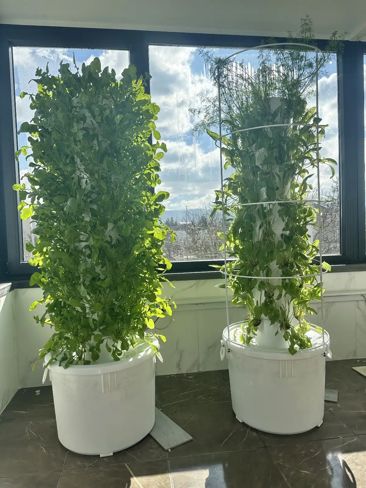 8 katlı 40 gözlü dikey topraksız tarım kulesi sistemi