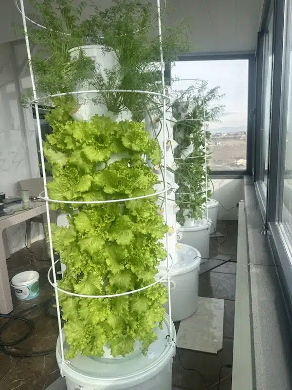 8 katlı 40 gözlü dikey topraksız tarım kulesi sistemi